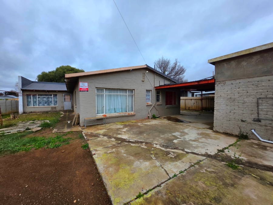 11 Bedroom Property for Sale in Brandwag Free State